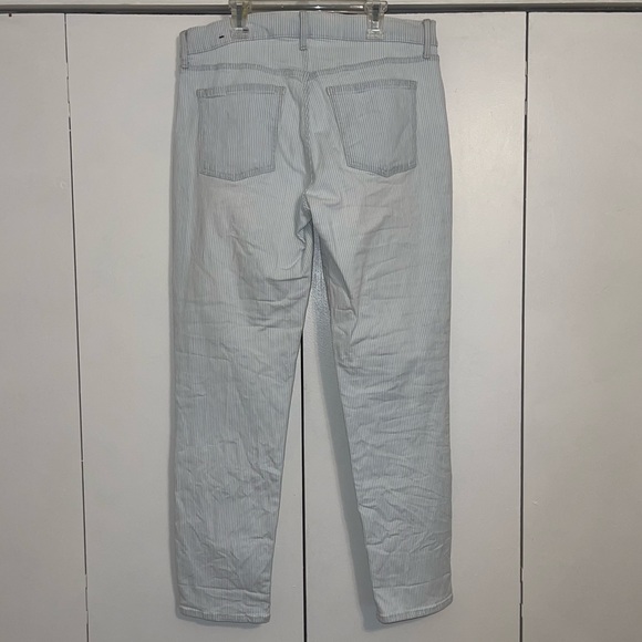 GAP Denim Girlfriend Cut Jeans - Picture 2 of 4